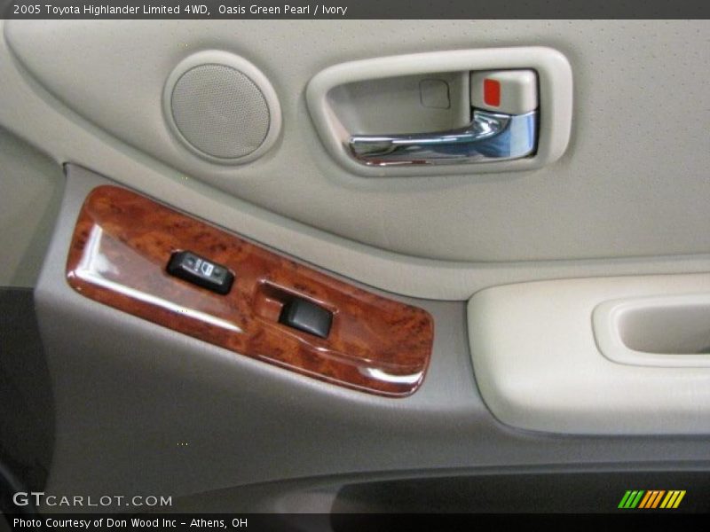 Oasis Green Pearl / Ivory 2005 Toyota Highlander Limited 4WD