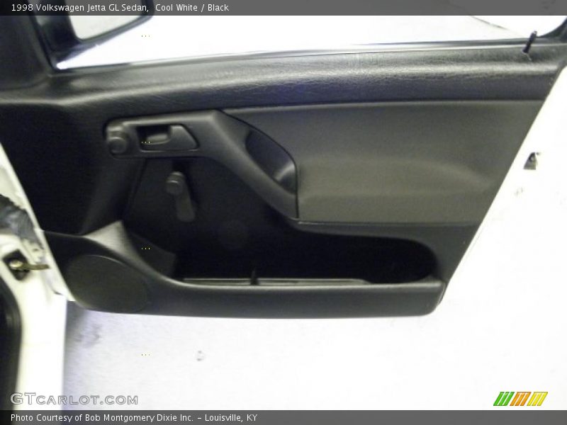 Cool White / Black 1998 Volkswagen Jetta GL Sedan