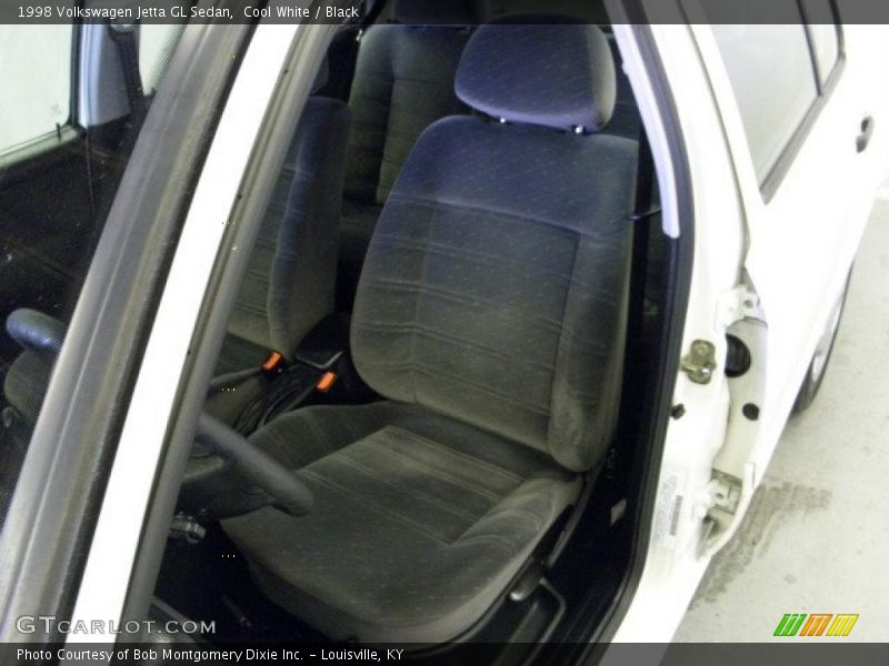 Cool White / Black 1998 Volkswagen Jetta GL Sedan