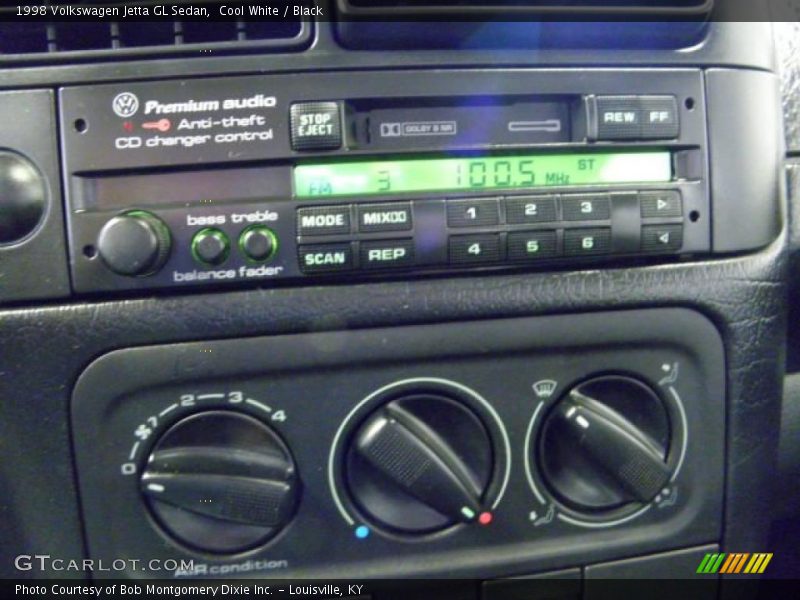 Cool White / Black 1998 Volkswagen Jetta GL Sedan