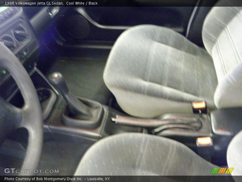 Cool White / Black 1998 Volkswagen Jetta GL Sedan