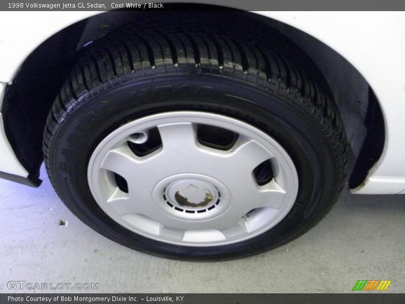 Cool White / Black 1998 Volkswagen Jetta GL Sedan