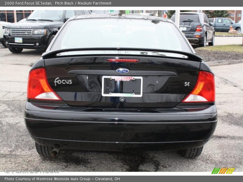 Pitch Black / Medium Parchment 2000 Ford Focus SE Sedan