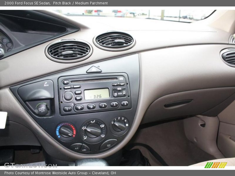 Controls of 2000 Focus SE Sedan