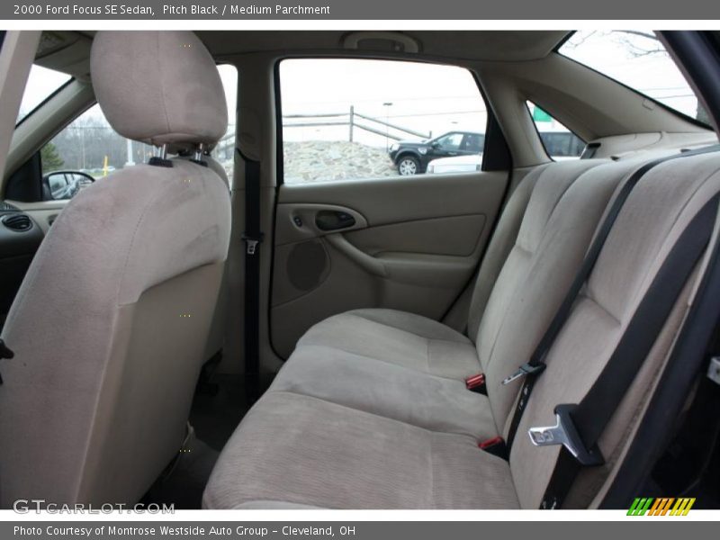  2000 Focus SE Sedan Medium Parchment Interior