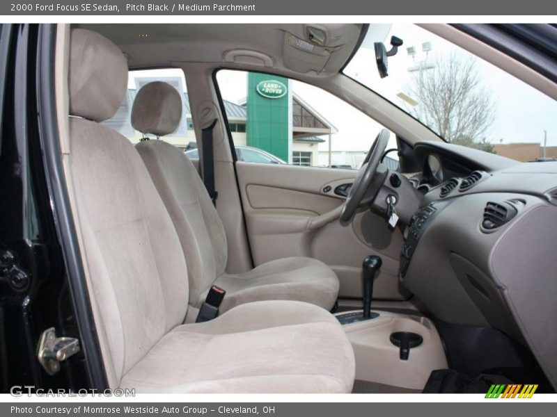 Pitch Black / Medium Parchment 2000 Ford Focus SE Sedan