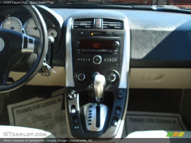 Black Onyx / Tan 2006 Saturn VUE