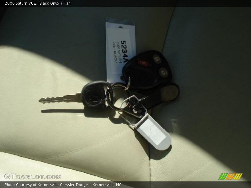 Black Onyx / Tan 2006 Saturn VUE