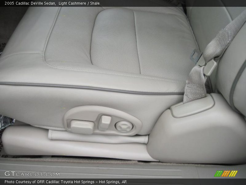 Light Cashmere / Shale 2005 Cadillac DeVille Sedan