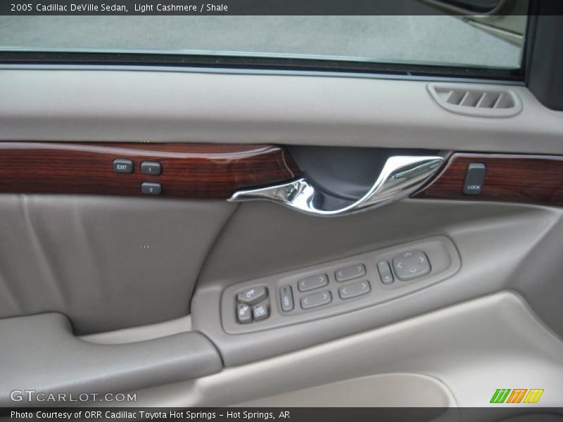 Light Cashmere / Shale 2005 Cadillac DeVille Sedan