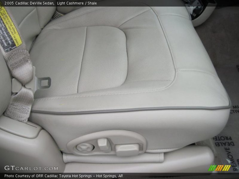 Light Cashmere / Shale 2005 Cadillac DeVille Sedan