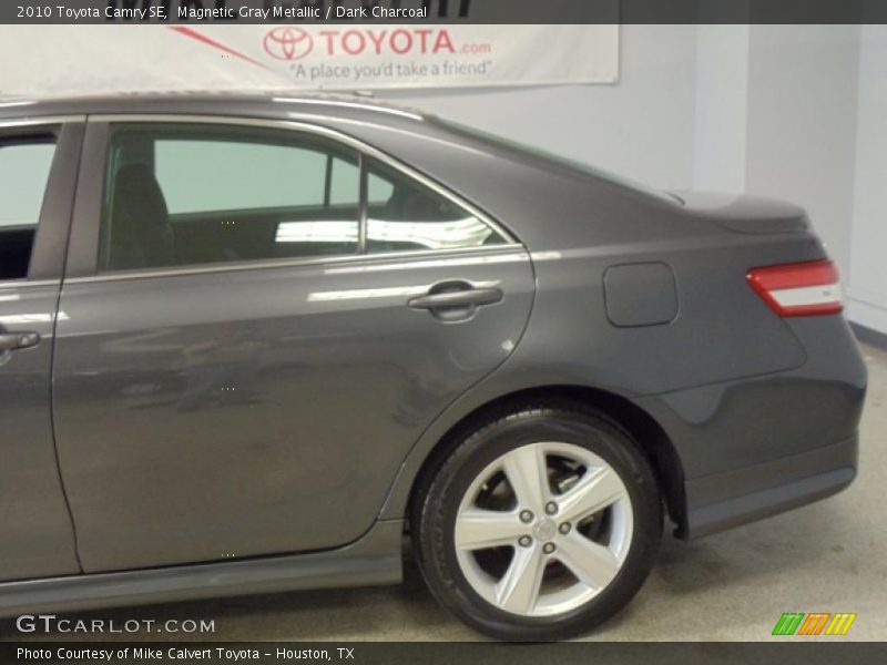 Magnetic Gray Metallic / Dark Charcoal 2010 Toyota Camry SE