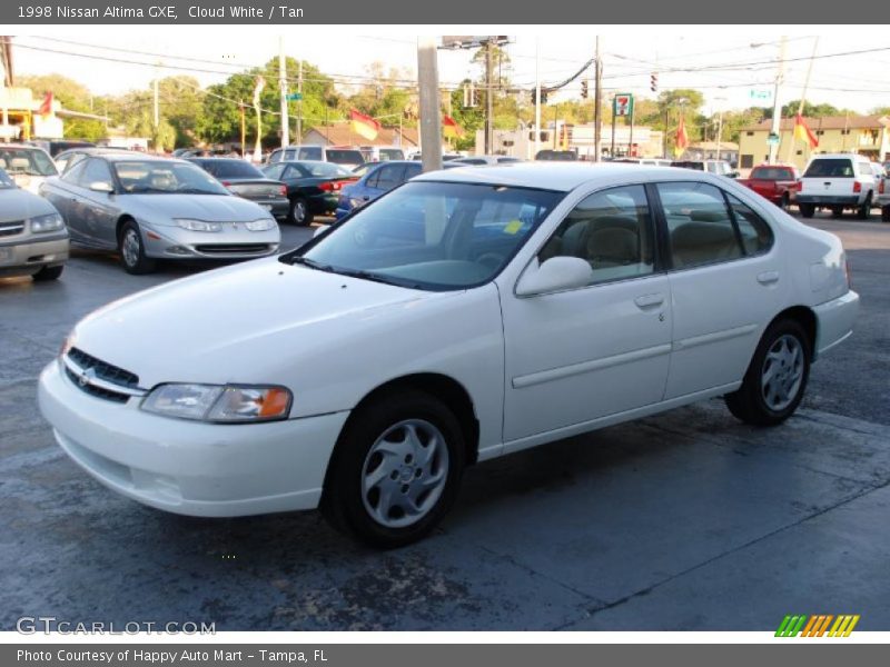 Cloud White / Tan 1998 Nissan Altima GXE