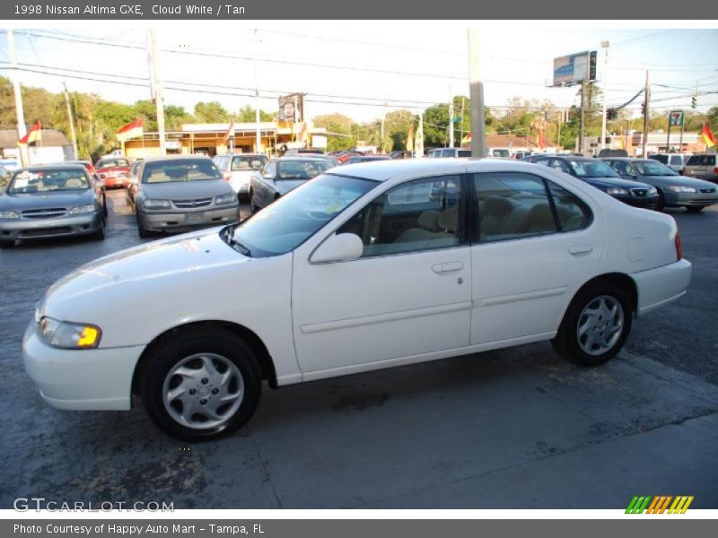 Cloud White / Tan 1998 Nissan Altima GXE