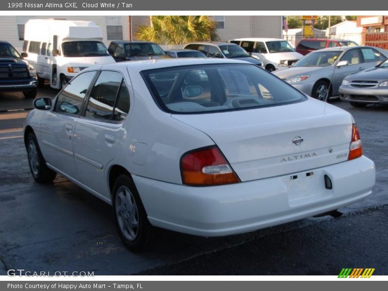 Cloud White / Tan 1998 Nissan Altima GXE