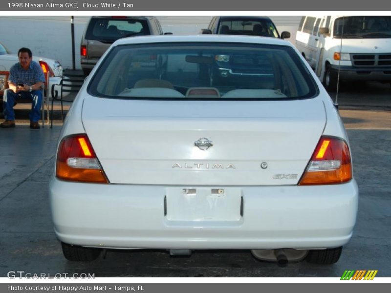 Cloud White / Tan 1998 Nissan Altima GXE