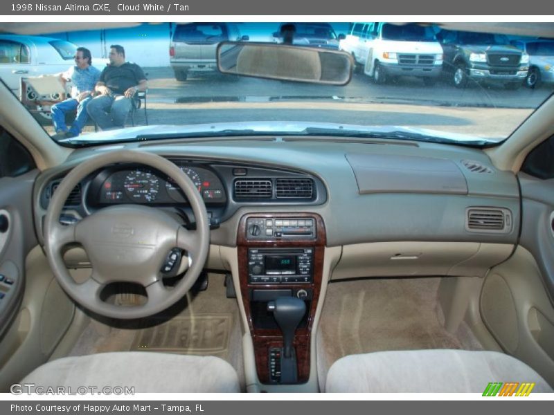 Cloud White / Tan 1998 Nissan Altima GXE