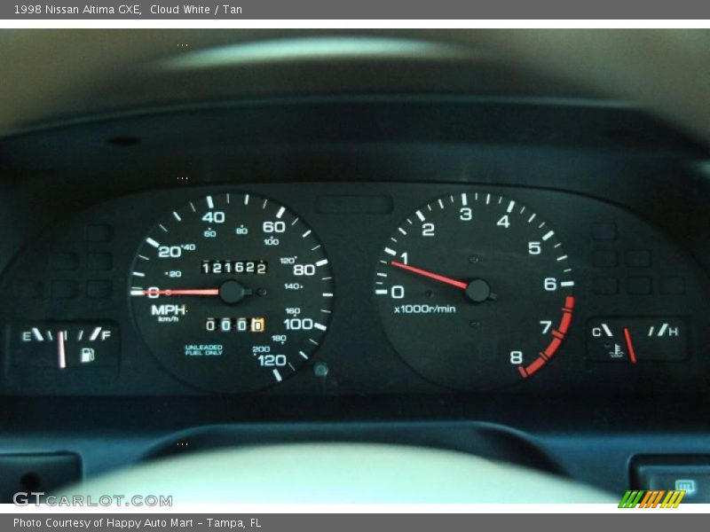 Cloud White / Tan 1998 Nissan Altima GXE