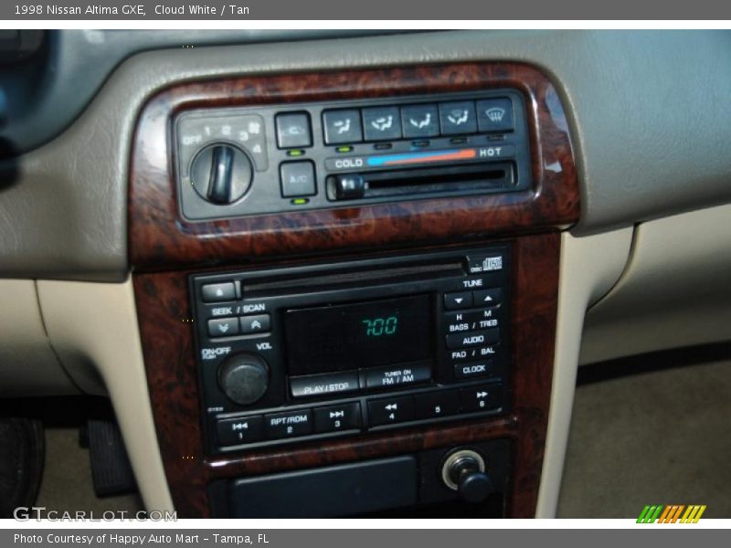 Cloud White / Tan 1998 Nissan Altima GXE
