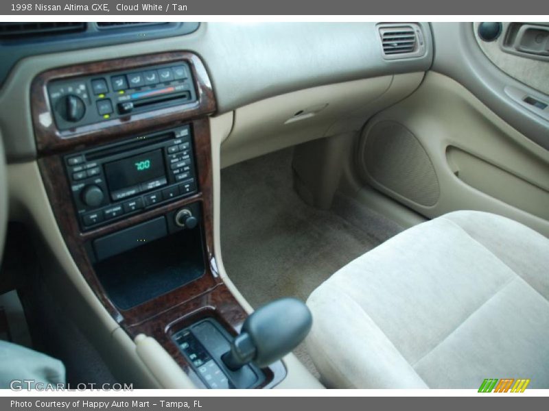 Cloud White / Tan 1998 Nissan Altima GXE