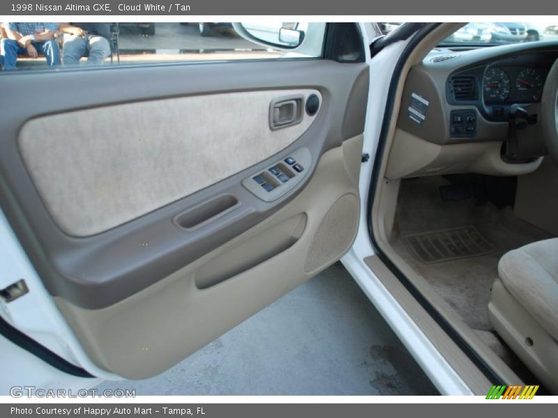 Cloud White / Tan 1998 Nissan Altima GXE