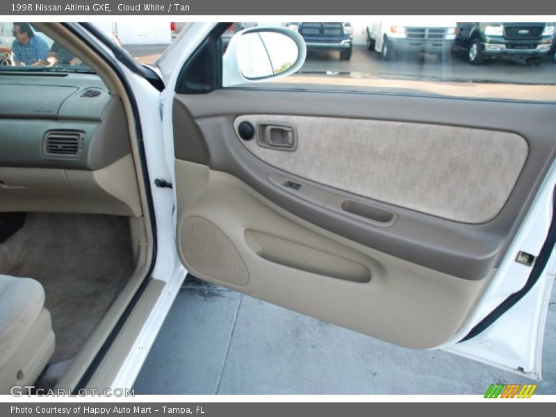 Cloud White / Tan 1998 Nissan Altima GXE