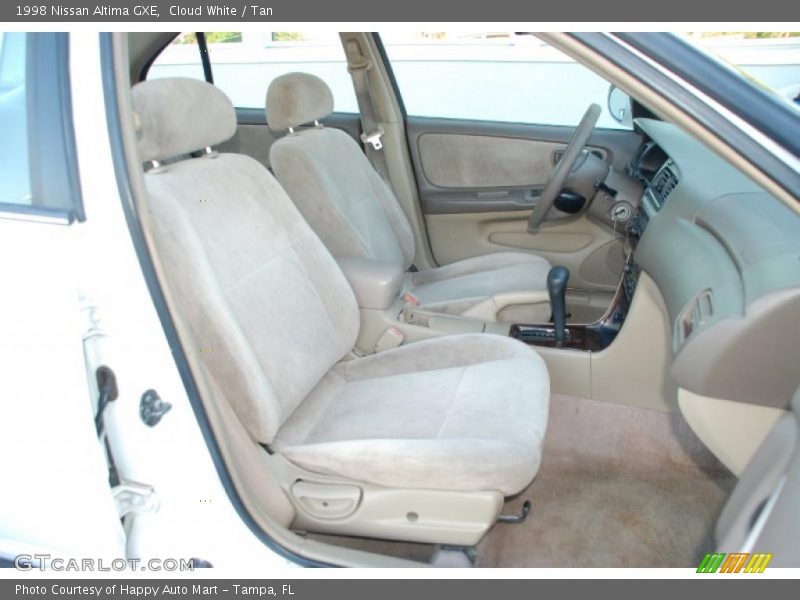 Cloud White / Tan 1998 Nissan Altima GXE