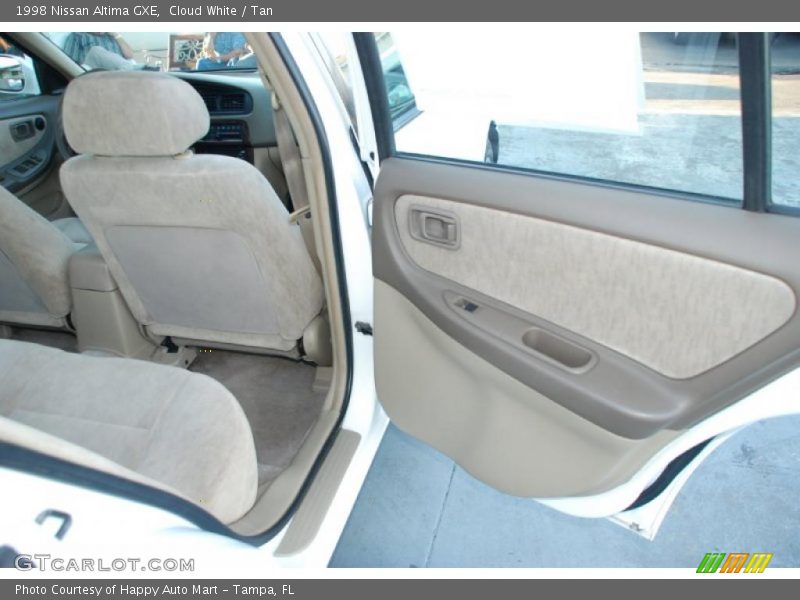 Cloud White / Tan 1998 Nissan Altima GXE