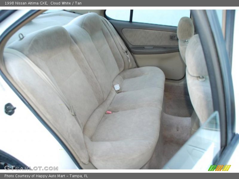 Cloud White / Tan 1998 Nissan Altima GXE