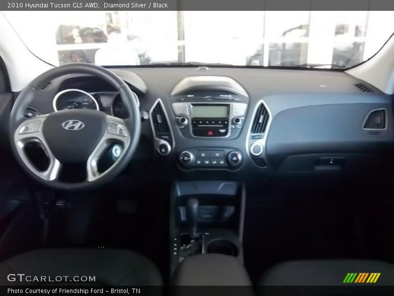 Dashboard of 2010 Tucson GLS AWD