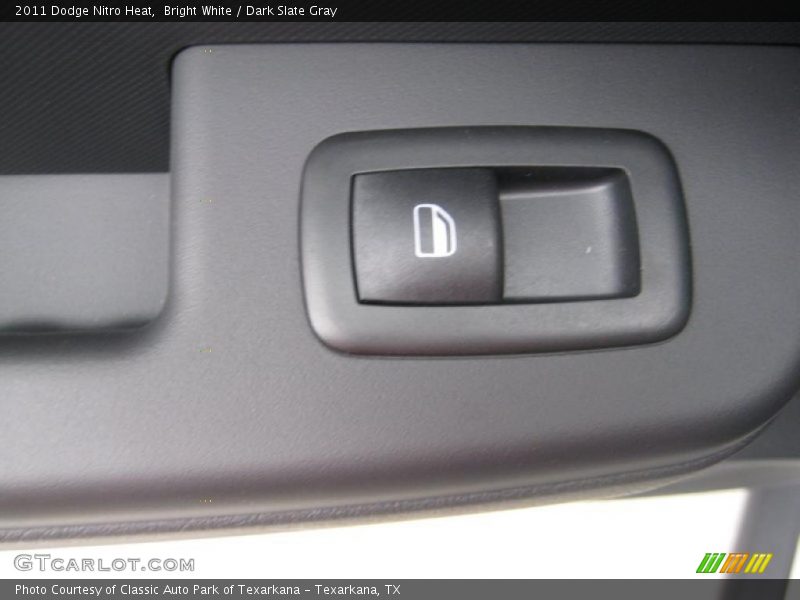 Bright White / Dark Slate Gray 2011 Dodge Nitro Heat