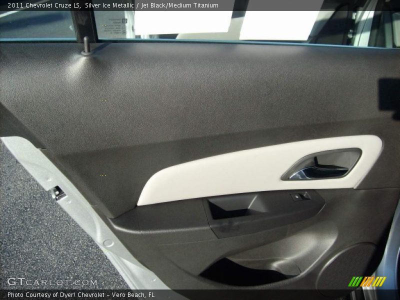 Silver Ice Metallic / Jet Black/Medium Titanium 2011 Chevrolet Cruze LS