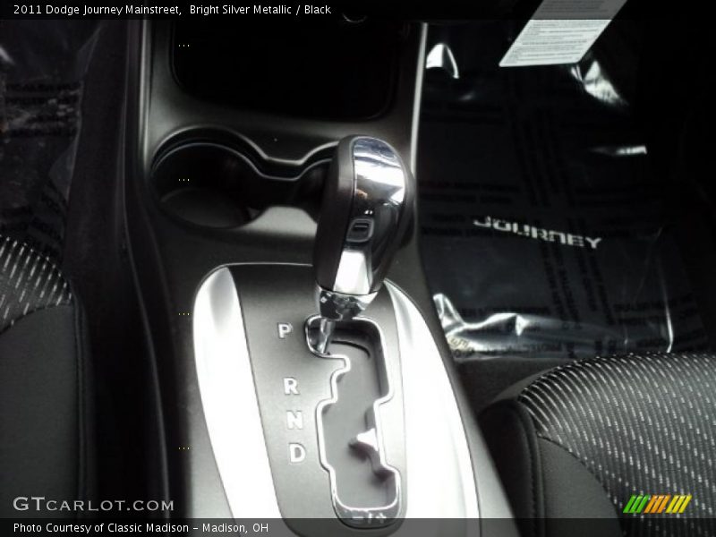 Bright Silver Metallic / Black 2011 Dodge Journey Mainstreet
