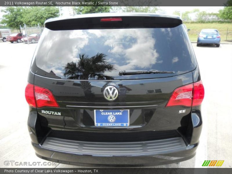 Nocturne Black Metallic / Sierra Stone 2011 Volkswagen Routan SE