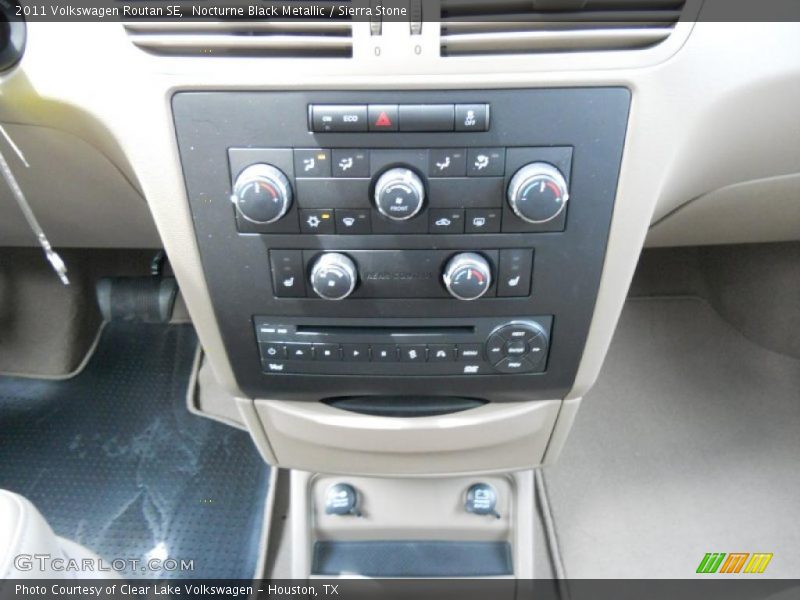 Nocturne Black Metallic / Sierra Stone 2011 Volkswagen Routan SE