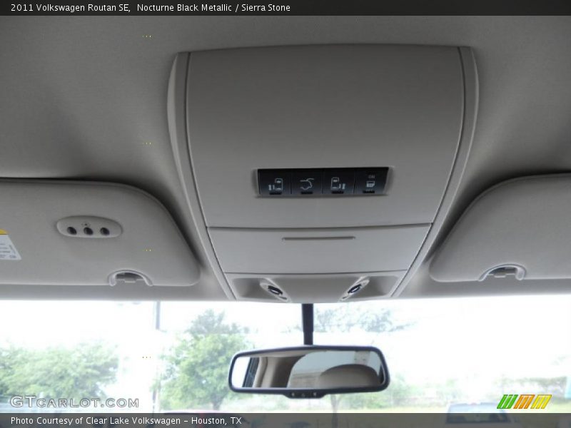 Nocturne Black Metallic / Sierra Stone 2011 Volkswagen Routan SE