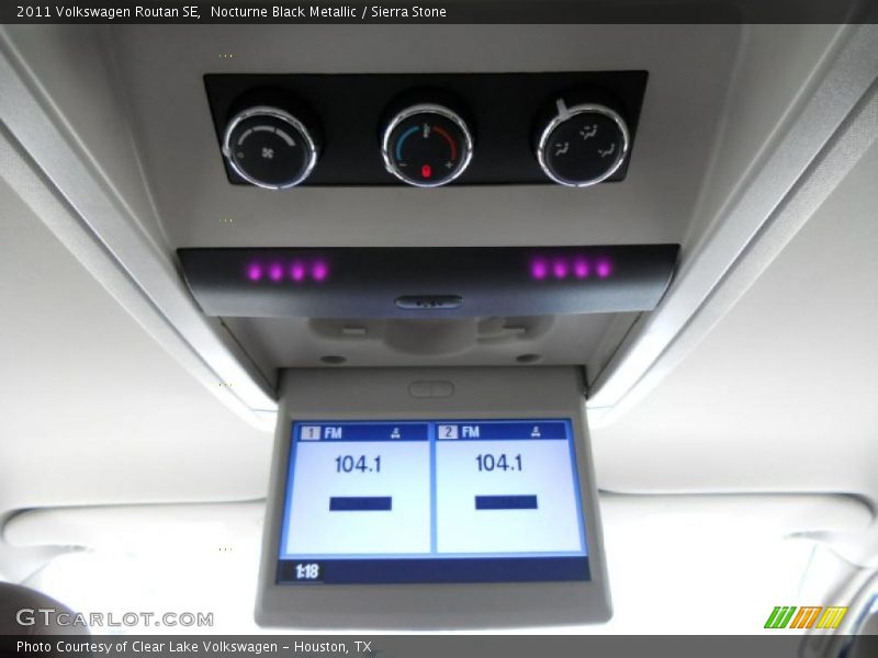 Nocturne Black Metallic / Sierra Stone 2011 Volkswagen Routan SE
