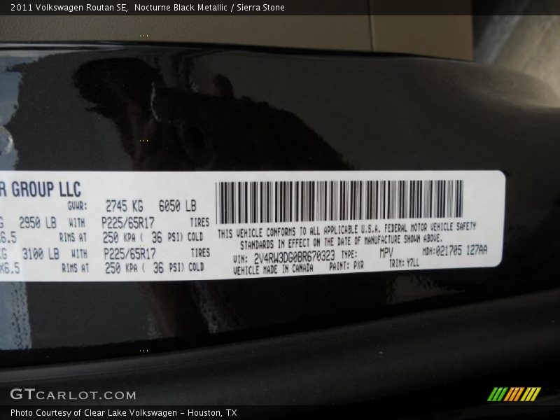 Nocturne Black Metallic / Sierra Stone 2011 Volkswagen Routan SE