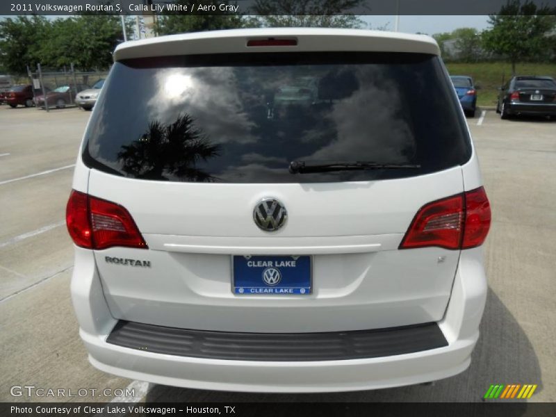 Calla Lily White / Aero Gray 2011 Volkswagen Routan S