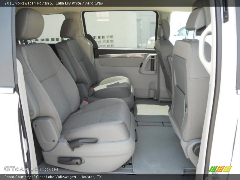  2011 Routan S Aero Gray Interior