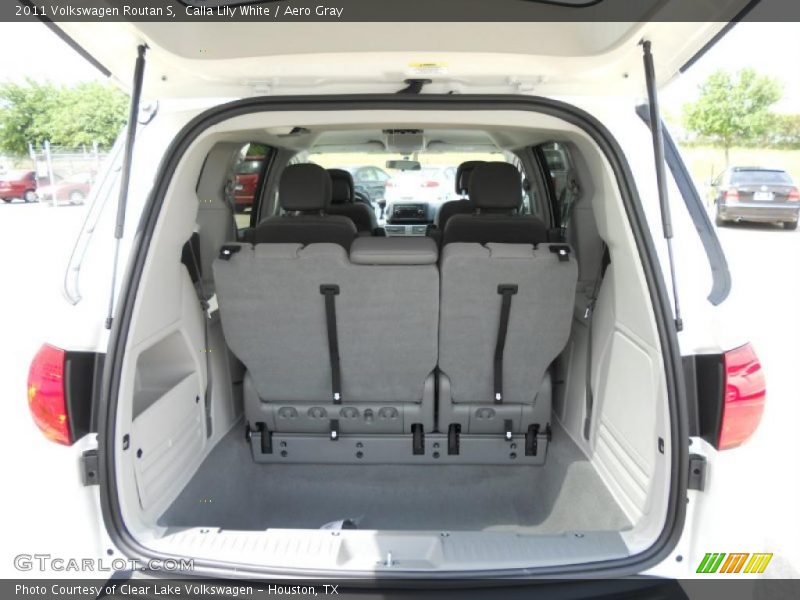  2011 Routan S Trunk