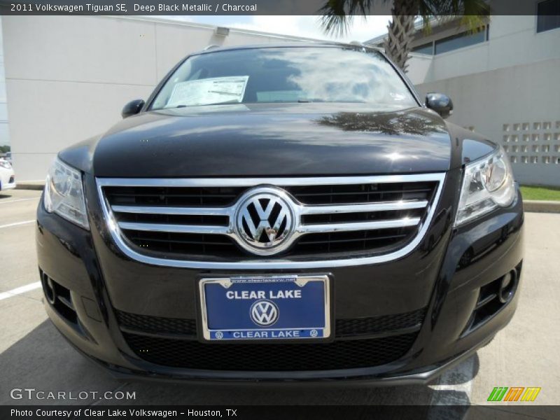 Deep Black Metallic / Charcoal 2011 Volkswagen Tiguan SE