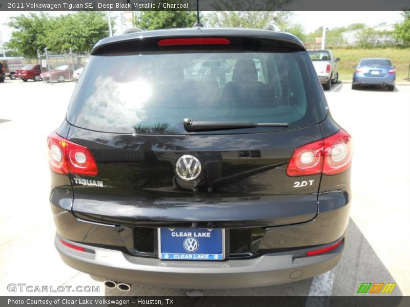 Deep Black Metallic / Charcoal 2011 Volkswagen Tiguan SE