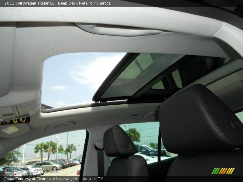 Deep Black Metallic / Charcoal 2011 Volkswagen Tiguan SE