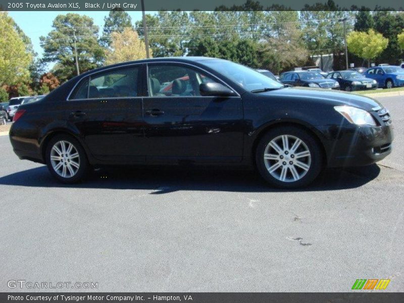 Black / Light Gray 2005 Toyota Avalon XLS