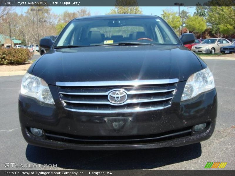 Black / Light Gray 2005 Toyota Avalon XLS