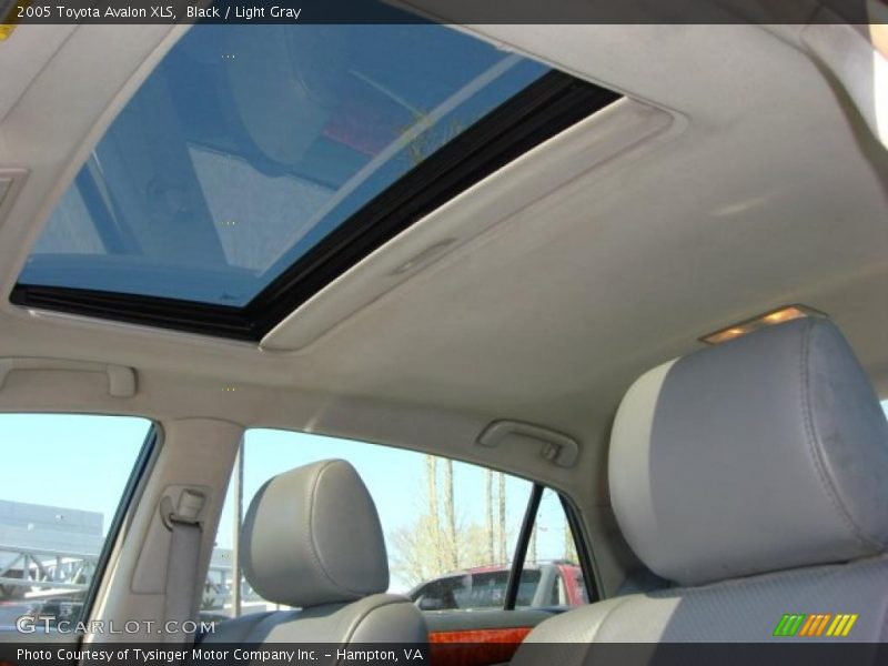 Black / Light Gray 2005 Toyota Avalon XLS
