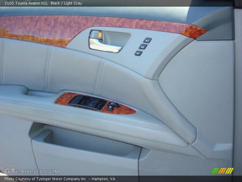 Black / Light Gray 2005 Toyota Avalon XLS