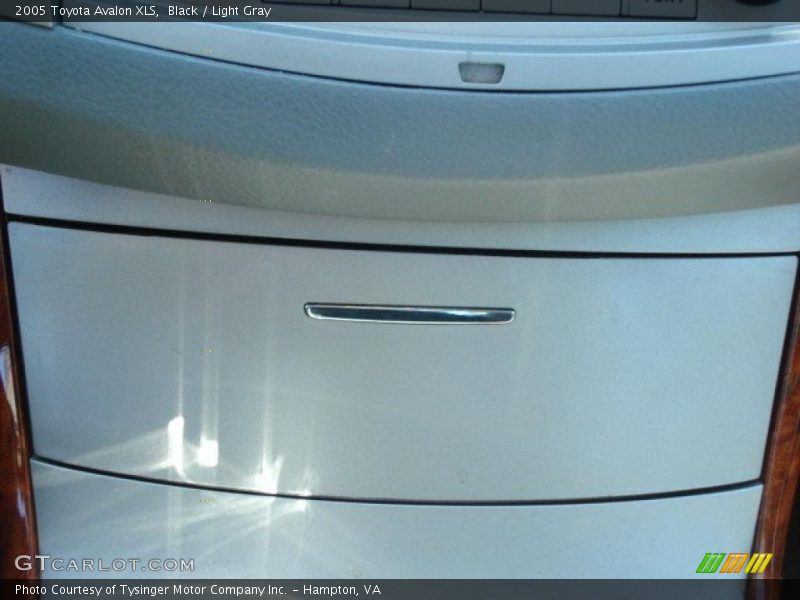 Black / Light Gray 2005 Toyota Avalon XLS