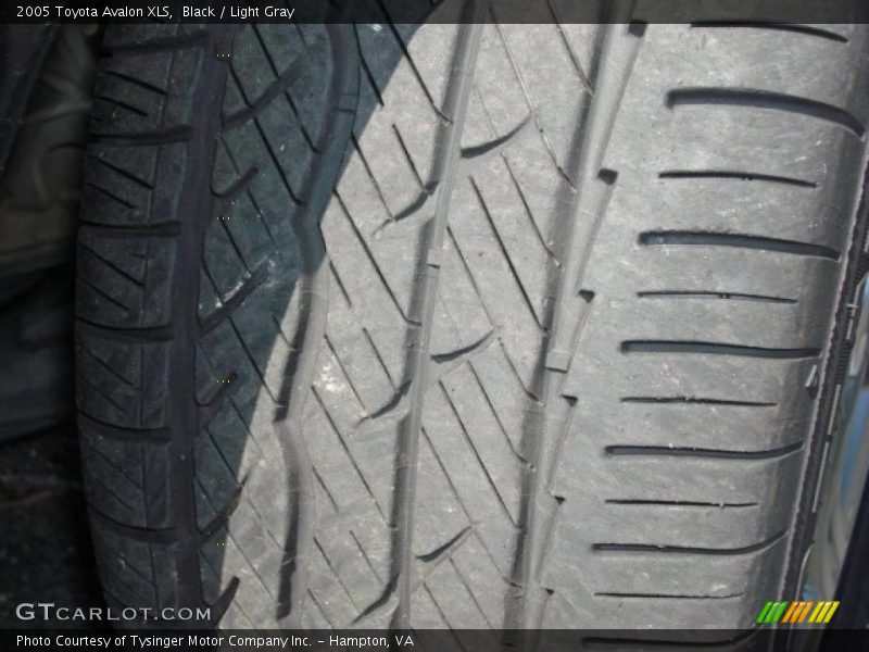 Black / Light Gray 2005 Toyota Avalon XLS